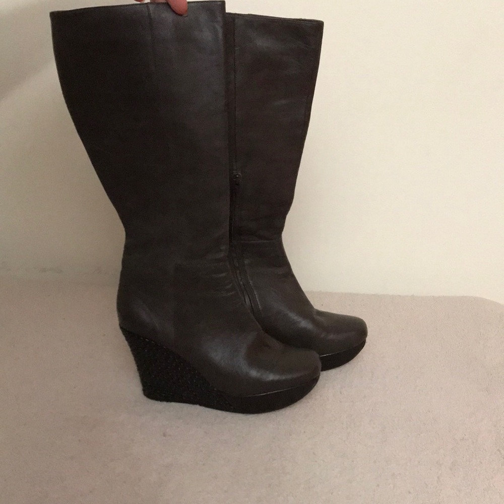 Size 8 1/2 devan tall boots